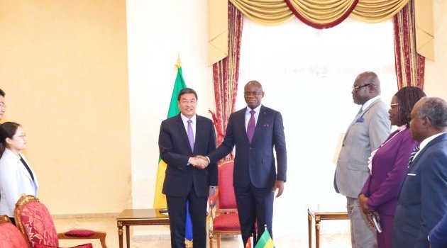 À Oyem, Oligui Nguema reçoit une délégation d’investisseurs chinois mandatée par Xi Jinping
