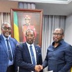 Panthères du Gabon : la signature de Mouyouma sans la Fegafoot, un cadeau empoisonné ?