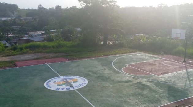 Le terrain de basket-ball d’un lycée de Koulamoutou enfin réhabilité