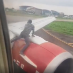 Nigéria : un homme tente de voyager agrippé à l’aile d’un avion