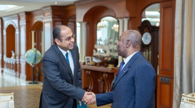 Ali Bongo échange avec l’ambassadeur d’Egypte Ahmed Bakr