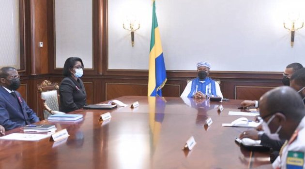 Covid-19 : De retour de Londres, Ali Bongo échange avec quelques ministres