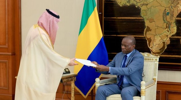 Brice Clotaire Oligui Nguema s’entretient avec l’ambassadeur d’Arabie Saoudite