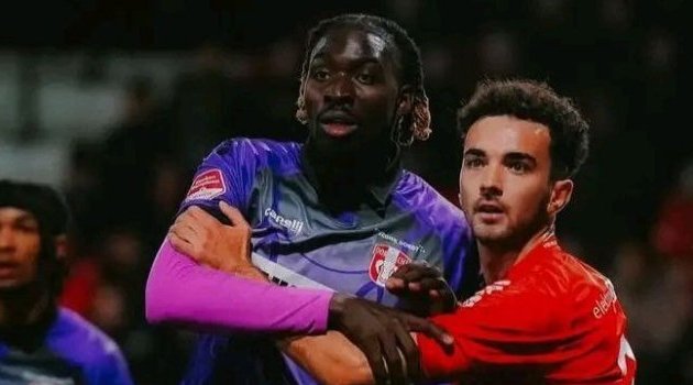 Pays-Bas&nbsp;: Dordrecht de Yannis M’bemba met fin à sa série noire grâce à un sursaut collectif