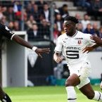 Ligue 1 : le Stade Rennais renoue avec la victoire en dominant le SCO d’Angers de Jim Allevinah et Jacques Ekomie
