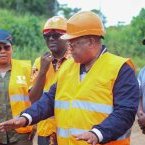 Dégradation avancée de la RN1 : Julien Nkoghe Bekale sur le terrain