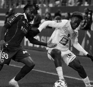 Angers SCO&nbsp;: Inquiétude pour Jacques Ekomié, sorti sur blessure face au Paris FC