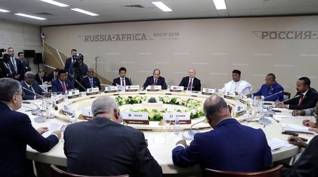 Le Premier ministre gabonais à l’ouverture du Forum économique et du Sommet Russie-Afrique