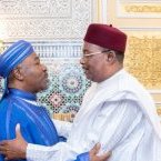 Mahamadou Issoufou reçu au palais présidentiel gabonais