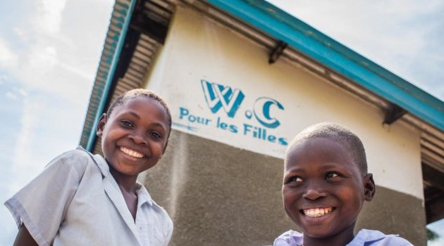 RDC : l’UNICEF et le gouvernement veulent mettre fin à la défécation en plein air