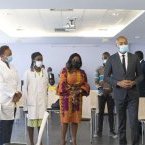 Covid-19 : le ministre gabonais de la Santé visite les centres de vaccination du Grand Libreville