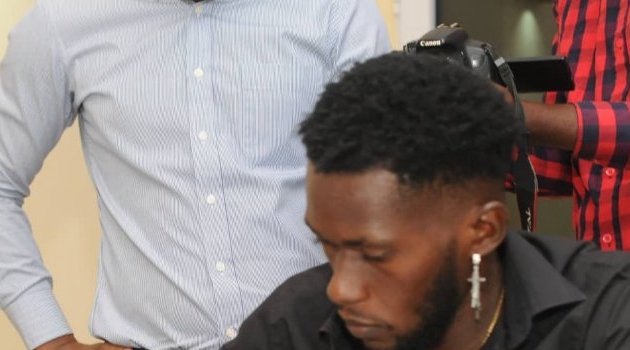 Junhior Bayanho Aubyang signe au FC St Eloi Lupopo de Lubumbashi pour 3 saisons