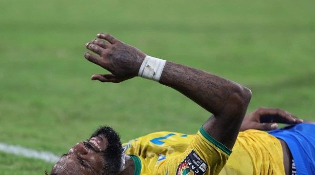 Panthères du Gabon : Aaron Boupendza suspendu à titre conservatoire par la Fegafoot