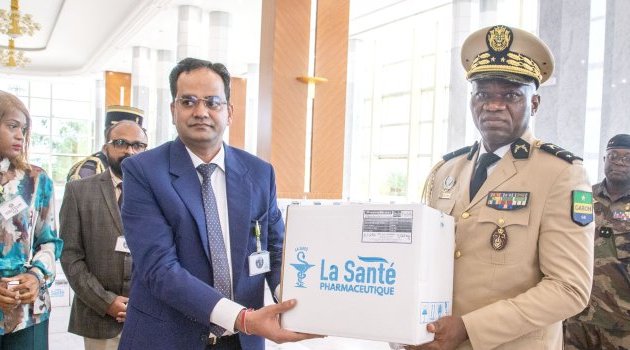 Oligui Nguema réçoit un important don de médicaments de La Santé Pharmaceutique