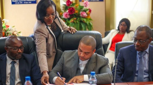 Le Gabon signe un accord avec les sociétés pétrolières fournisseuses de brut à la SOGARA