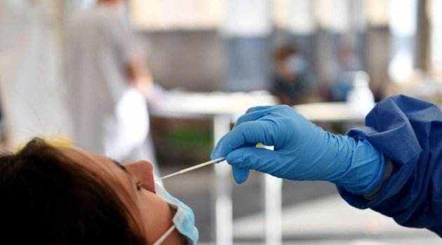 Covid-19 : la tendance à la hausse des cas et décès reprend dans le monde