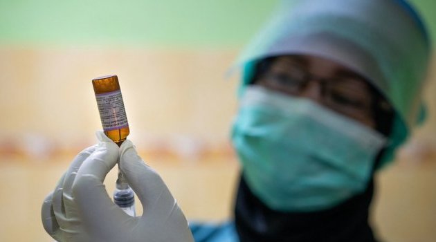 Vaccins anti-Covid : l’OMS appelle les entreprises pharmaceutiques à partager leurs capacités de production