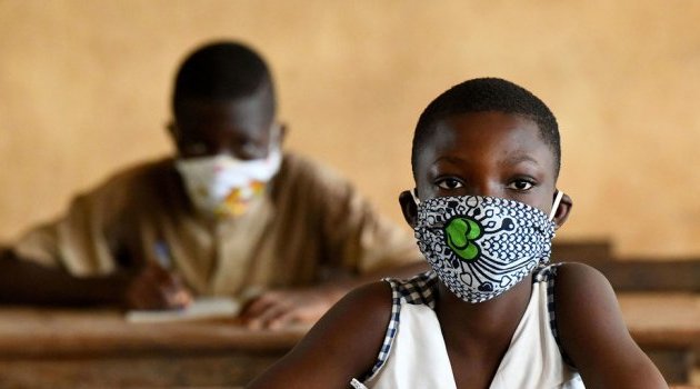 Face au coronavirus, les jeunes ne sont pas invincibles, rappelle l’OMS