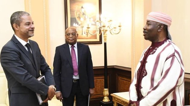 Ali Bongo reçoit son ministre de l’Economie, le DG de la Dette et le maire de Libreville
