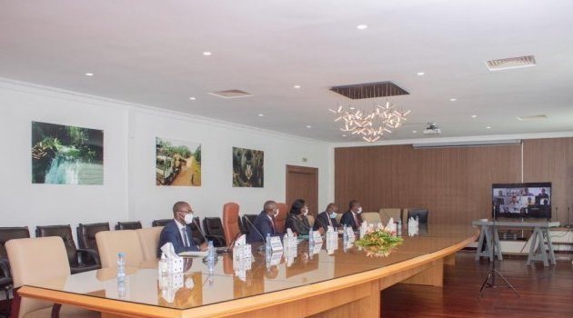 Les ministres gabonais de l’Economie et du Budget échangent avec une délégation du FMI