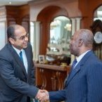 Ali Bongo échange avec l’ambassadeur d’Egypte Ahmed Bakr