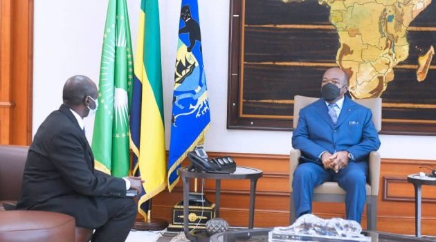 Le gouverneur de la BEAC devise avec Ali Bongo