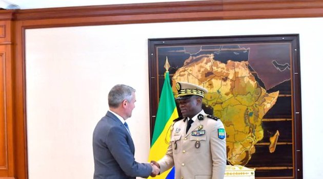 Brice Clotaire Oligui Nguema reçoit en audience le directeur Afrique de Total Énergies