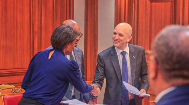 Fly Gabon : Signature d’une convention entre l’Etat gabonais et Afrijet