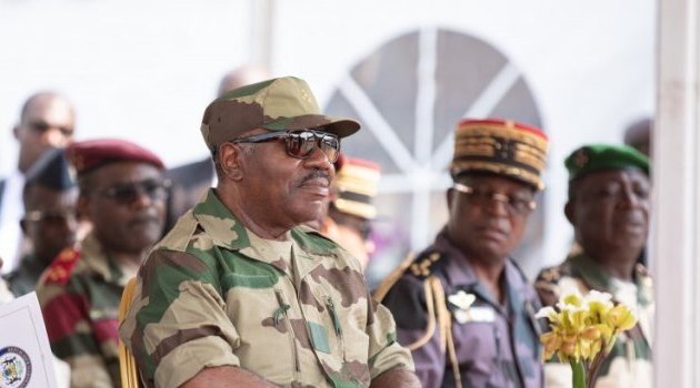 Sainte-Barbe : Ali Bongo auprès des forces de défense et de sécurité
