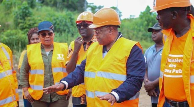 Dégradation avancée de la RN1 : Julien Nkoghe Bekale sur le terrain