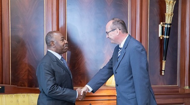 Ali Bongo s’entretient avec l’ambassadeur russe au Gabon