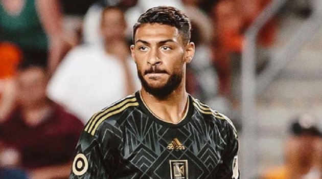 Gabon vs Sénégal : l’attaquant Denis Bouanga absent de la tanière des Panthères