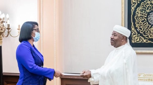 Ali Bongo reçoit son nouveau Premier ministre Rose Christiane Ossouka