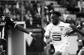 Ligue 1 : le Stade Rennais renoue avec la victoire en dominant le SCO d’Angers de Jim Allevinah et Jacques Ekomie