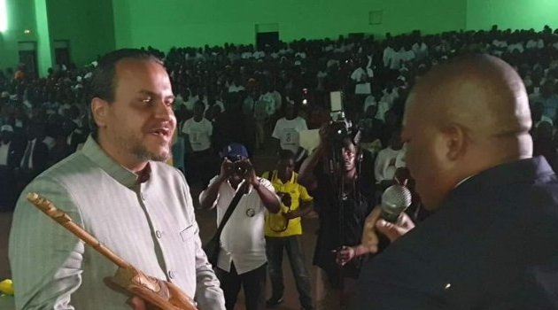Brice Fargeon reçoit les clés de la ville de Makokou au nom d’Ali Bongo