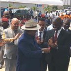 Julien Nkoghe Bekale inaugure une station-service à Ntoum