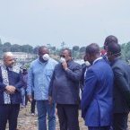 Julien Nkoghe Bekale s’offre une visite de la décharge de Mindoubé