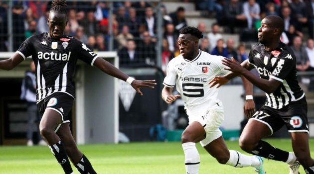 Ligue 1 : le Stade Rennais renoue avec la victoire en dominant le SCO d’Angers de Jim Allevinah et Jacques Ekomie