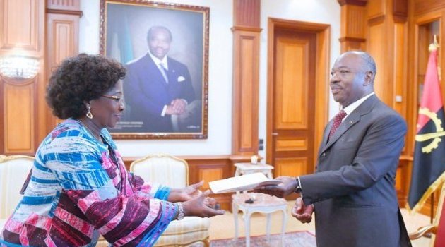 Ali Bongo reçoit les lettres de créances des ambassadeurs de Cuba, d’Angola, de Turquie et de Corée