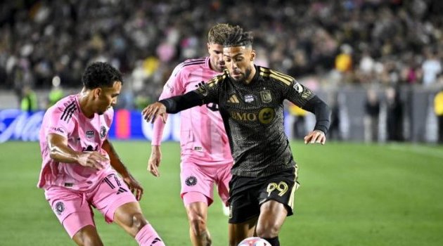 MLS&nbsp;: Denis Bouanga éclipse Lionel Messi et lance idéalement la saison de Los Angeles FC