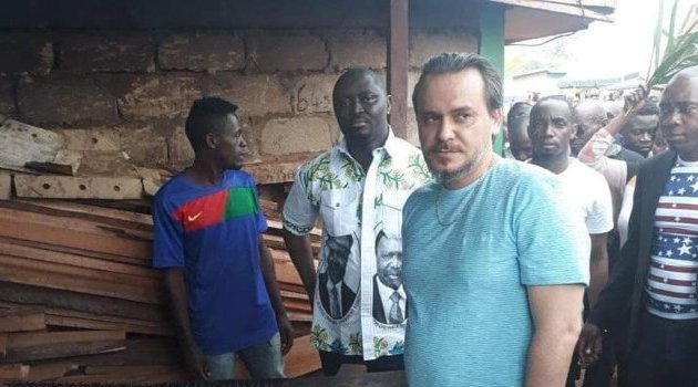 A Franceville, Brice Laccruche Alihanga dévore des nikes !